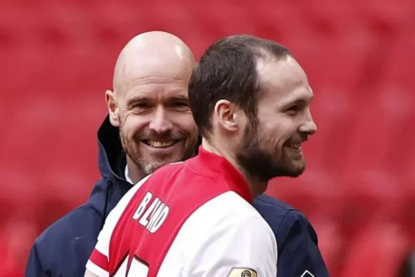 Blind convinces the Manchester United player to stay with the team to work with Ten Hag.